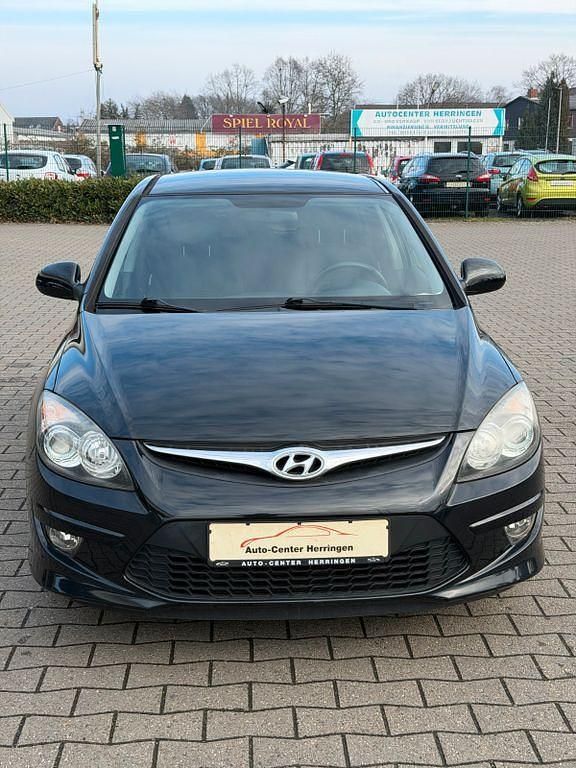 Gebraucht Hyundai i30 105 PS (77 kW) 2010 Schwarz Limousine