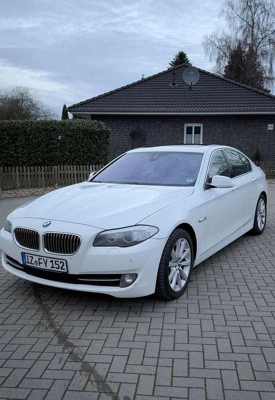 Weiß Gebraucht 2012 BMW 520 Limousine | 14.200 € (Etwas zu teuer) - Bild 1/4
