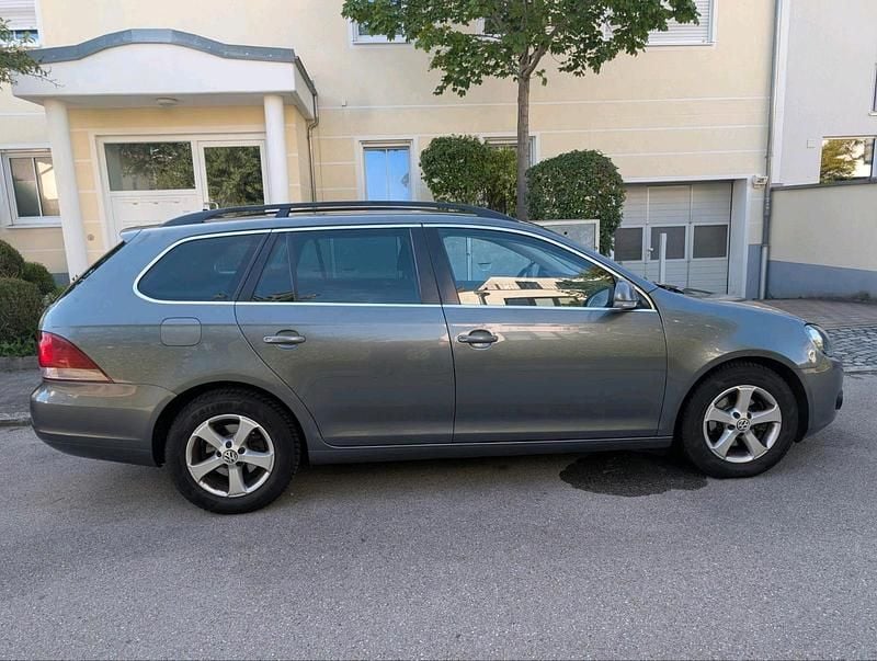 Grau Gebraucht 2011 VW Golf VI Comfortline Kombi | 3.990 € (Fairer Preis) - Bild 1/4
