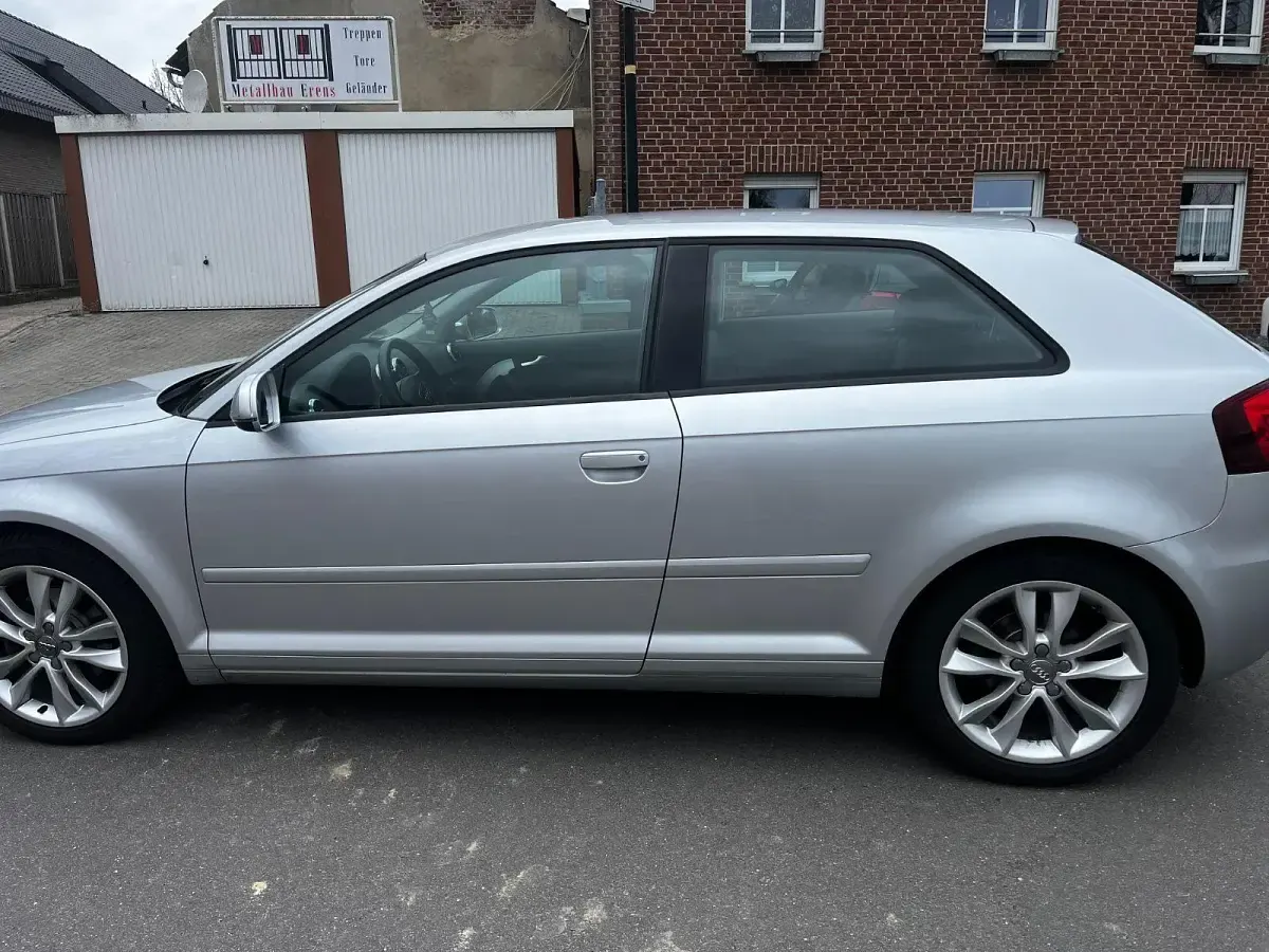 Używany Audi A3 Ambition 125 KM (91 kW) 2010 Srebrny Hatchback