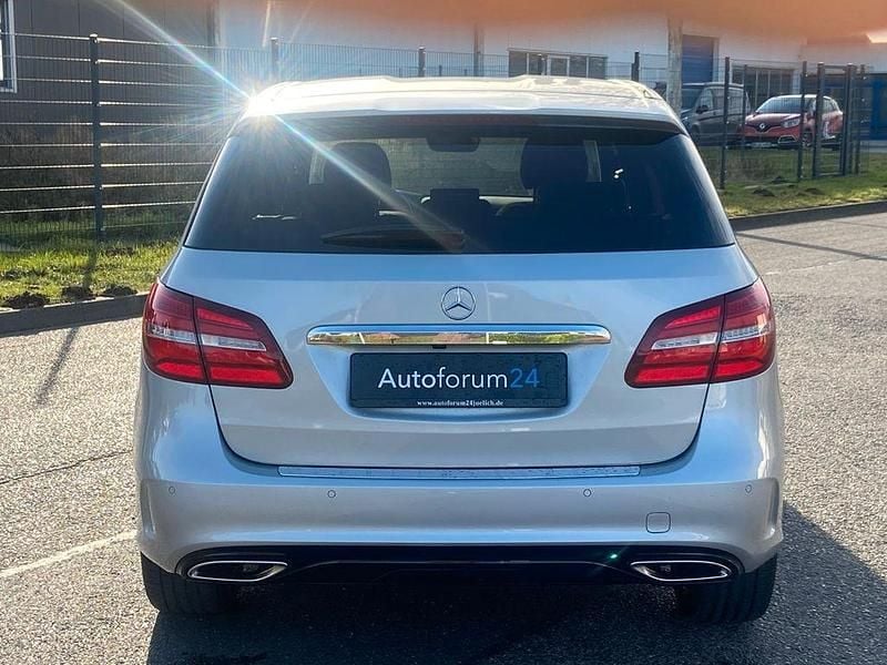 Gebraucht Mercedes B200 AMG line 156 PS (114 kW) 2017 Silber Van / Kleinbus