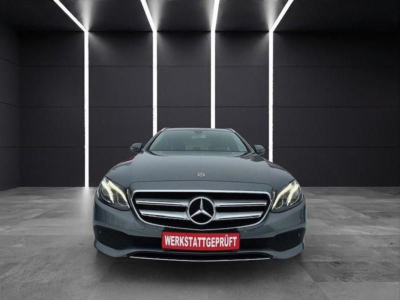 Gebraucht Mercedes E220 Avantgarde 194 PS (142 kW) 2018 Selenitgrau Kombi