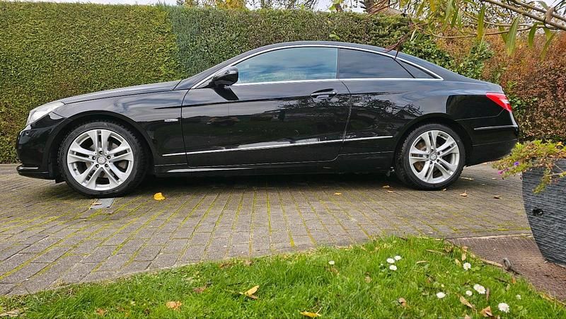 Gebraucht Mercedes E250 204 PS (150 kW) 2009 Schwarz Coupé
