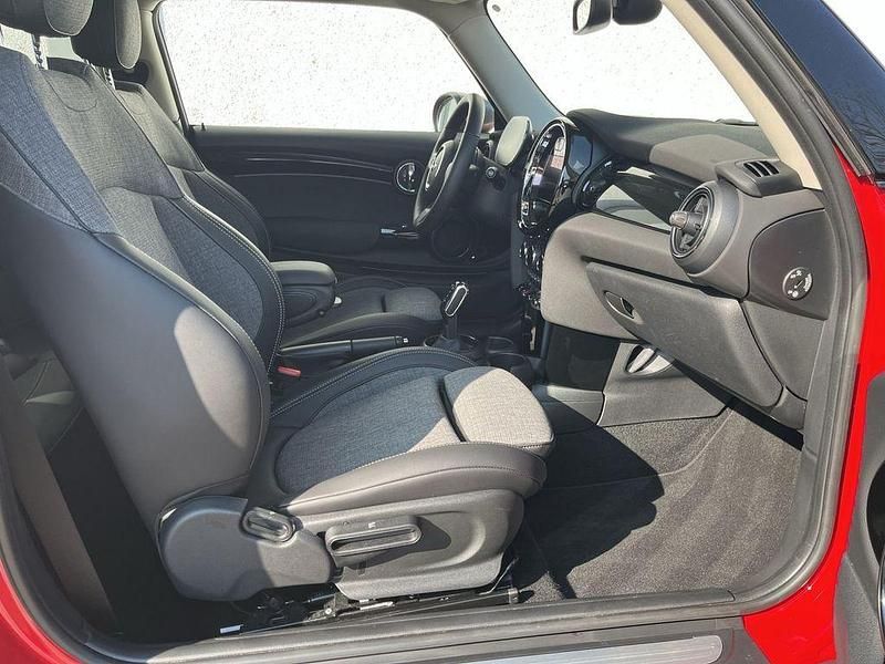 Gebraucht Mini Cooper Hatch 136 PS (100 kW) 2023 Rot Kleinwagen