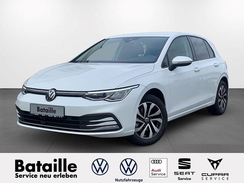 Gebraucht VW Golf VIII Active 131 PS (96 kW) 2023 Weiß Limousine