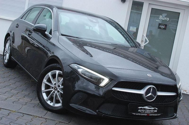 Schwarz Gebraucht 2018 Mercedes A200 Limousine | 12.500 € (Superpreis) - Bild 1/4
