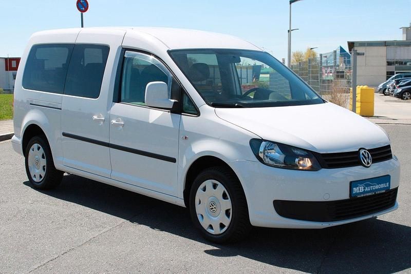 Second-hand VW Caddy Maxi Trendline 102 CP (75 kW) 2013 Alb Monovolum
