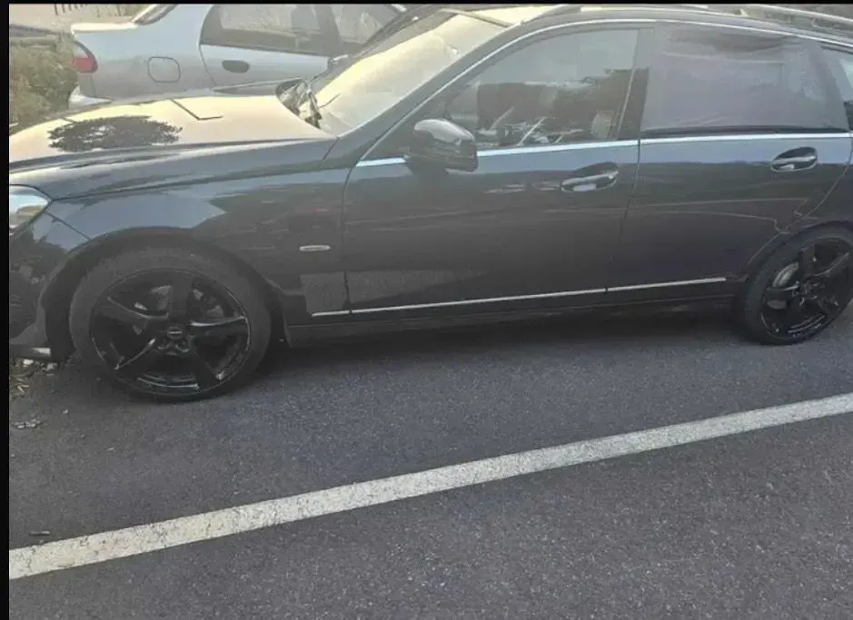 Gebraucht Mercedes 220 177 PS (130 kW) 2013 Schwarz Kombi