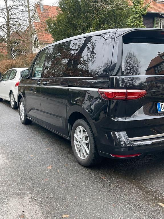 Gebraucht VW Multivan Style 204 PS (150 kW) 2023 Schwarz Van