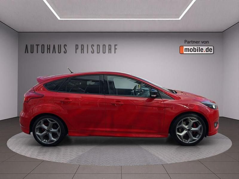 Gebraucht Ford Focus Sport 182 PS (133 kW) 2016 Rot Limousine