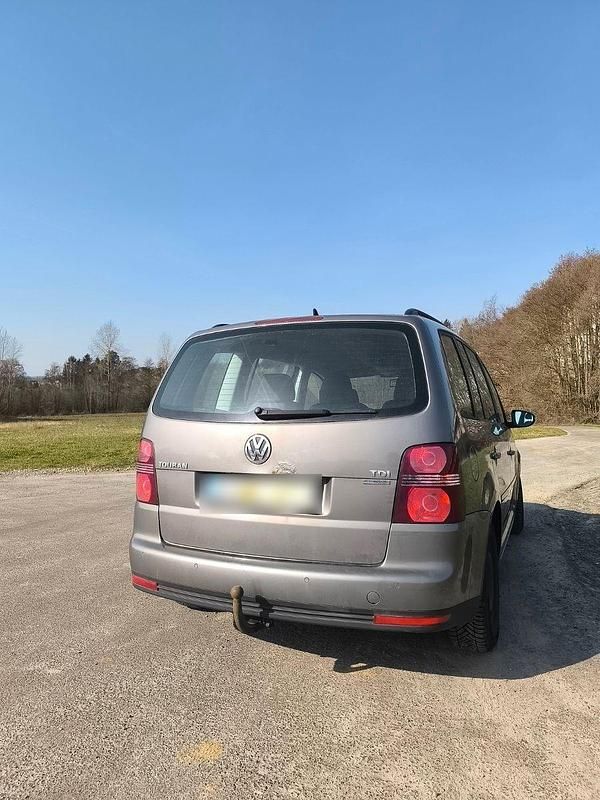Gebraucht VW Touran 105 PS (77 kW) 2010 Grau Van / Kleinbus