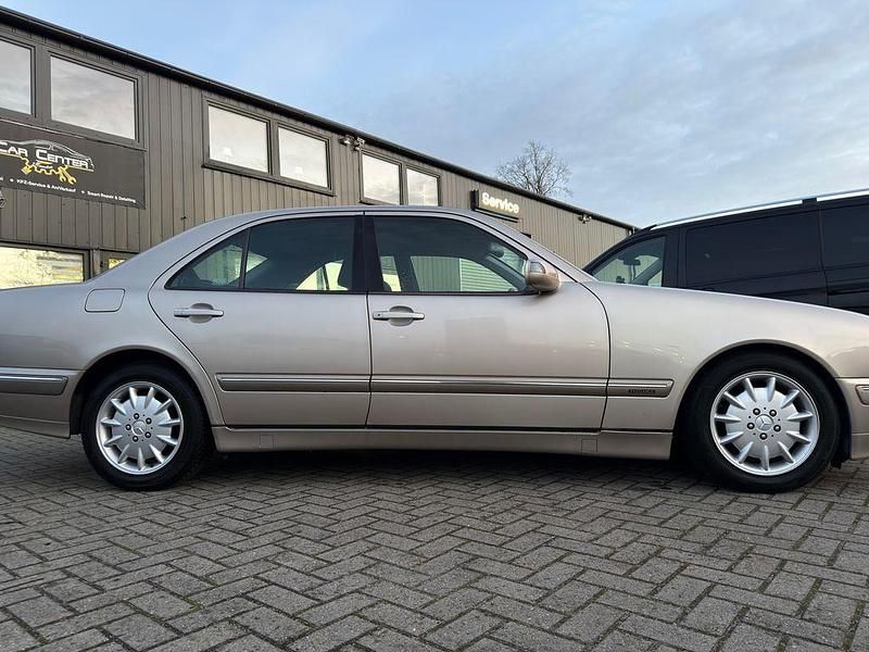 Gebraucht Mercedes E240 Elegance 170 PS (125 kW) 2000 Gelb Limousine