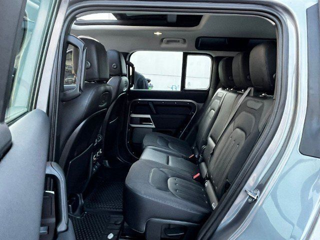 Gebraucht Land Rover Defender 241 PS (177 kW) 2021 Beige SUV