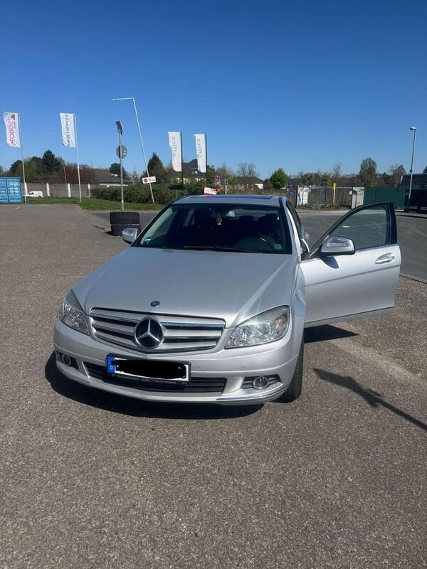 Silber Gebraucht 2009 Mercedes C200 Limousine | 8.000 € (Fairer Preis) - Bild 1/4