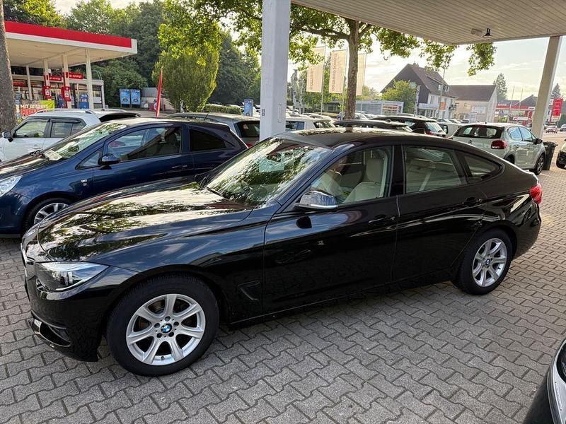 Gebraucht BMW 320 Advantage 184 PS (135 kW) 2018 Schwarz Limousine