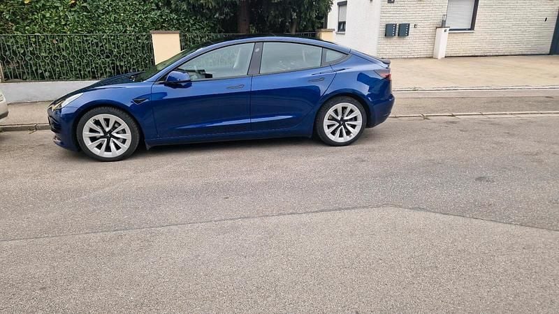 Blau Gebraucht 2023 Tesla Model 3 Limousine | 29.999 € (Fairer Preis) - Bild 1/1