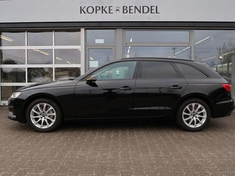 Gebraucht Audi A4 Basis 204 PS (150 kW) 2022 Mythosschwarz metallic (metallic) Kombi