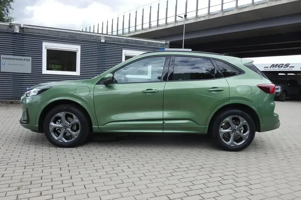Gebraucht Ford Kuga ST-Line 224 PS (164 kW) 2025 Bursting green SUV