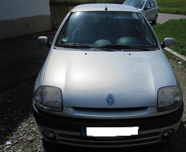 Silber Gebraucht 1999 Renault Clio II Limousine | 999 € (Guter Preis) - Bild 1/4