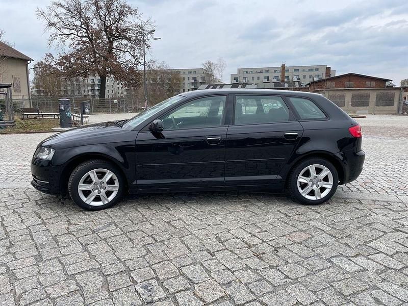 Gebraucht Audi A3 Ambiente 102 PS (75 kW) 2010 Schwarz Kleinwagen
