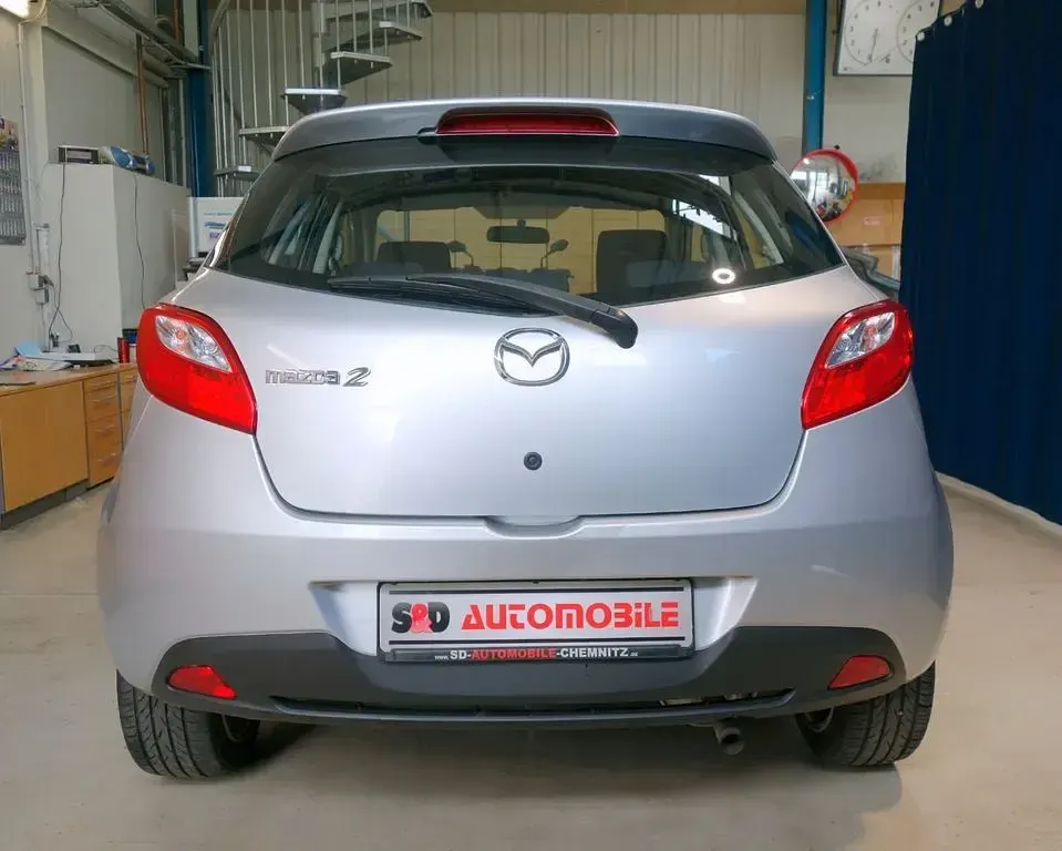 Używany Mazda 2 Dynamic 103 KM (75 kW) 2010 Srebrny Hatchback