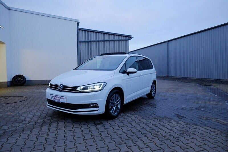 Gebraucht VW Touran S 150 PS (110 kW) 2024 Weiß Van / Kleinbus