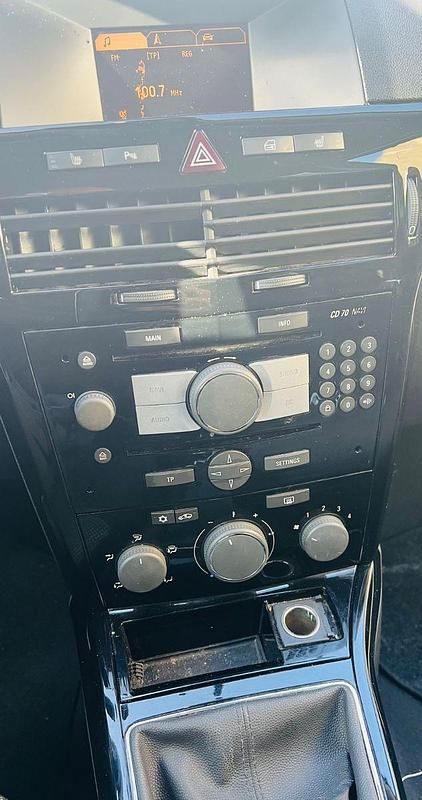 Gebraucht Opel Astra Edition 116 PS (85 kW) 2010 Blau Kombi