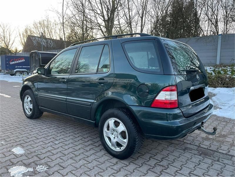 Gebraucht Mercedes ML270 163 PS (119 kW) 2004 Grün SUV