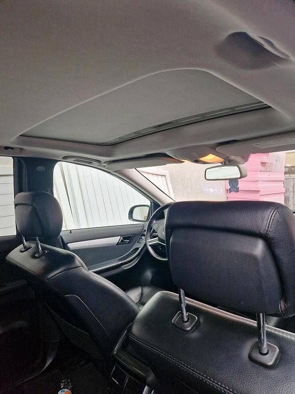 Gebraucht Mercedes R320 265 PS (194 kW) 2008 Schwarz Van / Kleinbus