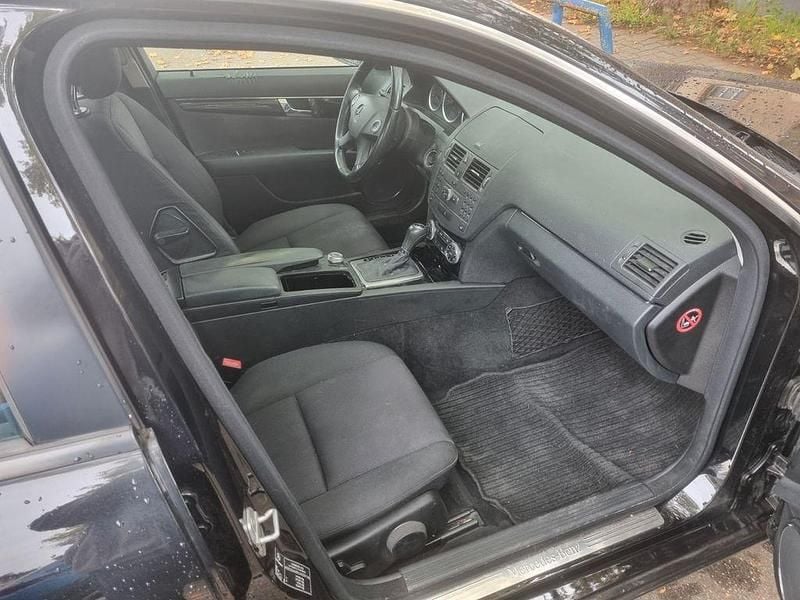 Gebraucht Mercedes C180 156 PS (114 kW) 2009 Schwarz Limousine