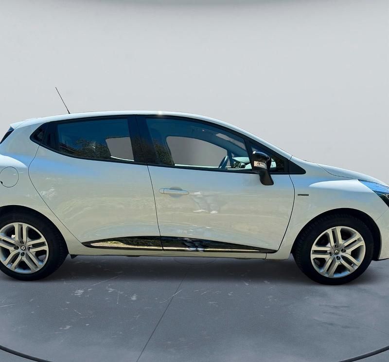 Gebraucht Renault Clio IV 73 PS (53 kW) 2016 Weiß Kleinwagen