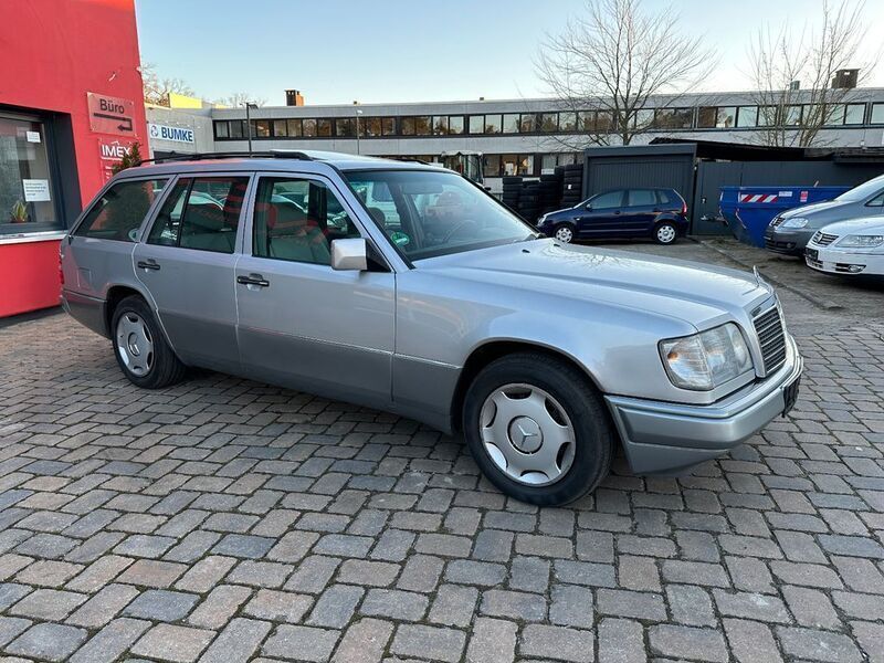 Brugt Mercedes E220 150 HK (110 kW) 1993 Sølv Stationcar