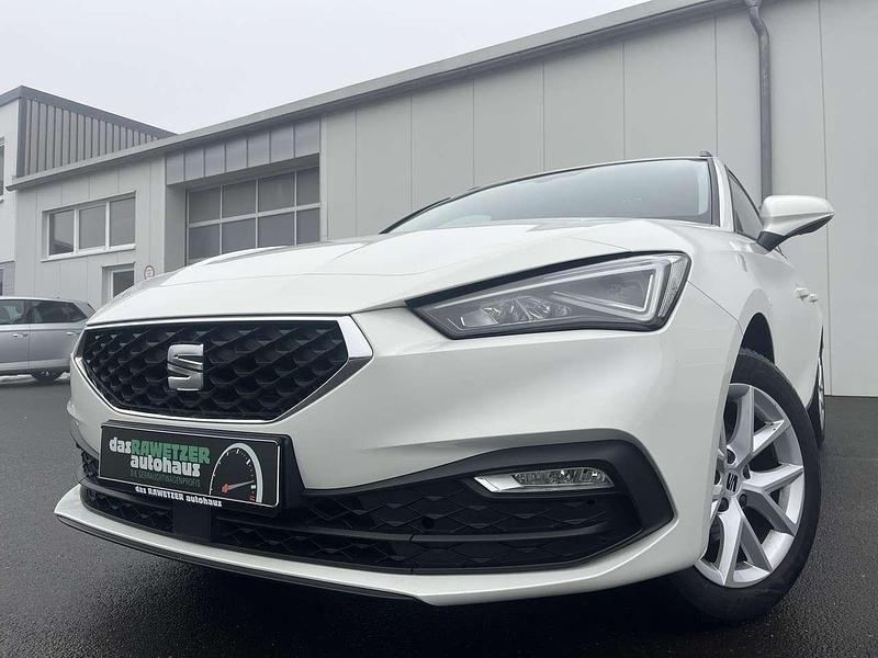 Candy weiss Gebraucht 2023 Seat Leon Style Kombi | 18.860 € (Guter Preis) - Bild 1/4