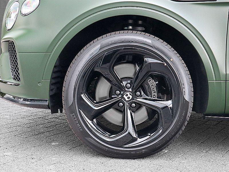 Neu Bentley Bentayga 551 PS (405 kW) 2025 Grün SUV