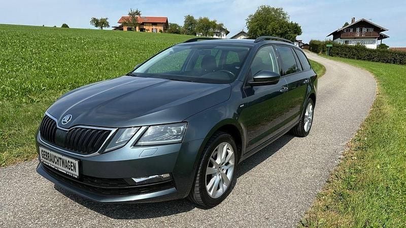 Grau Gebraucht 2018 Skoda Octavia Clever Kombi | 9.249 € (Fairer Preis) - Bild 1/4