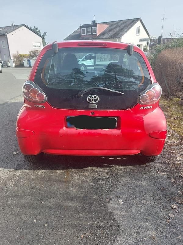Gebraucht Toyota Aygo 68 PS (50 kW) 2009 Rot Kleinwagen