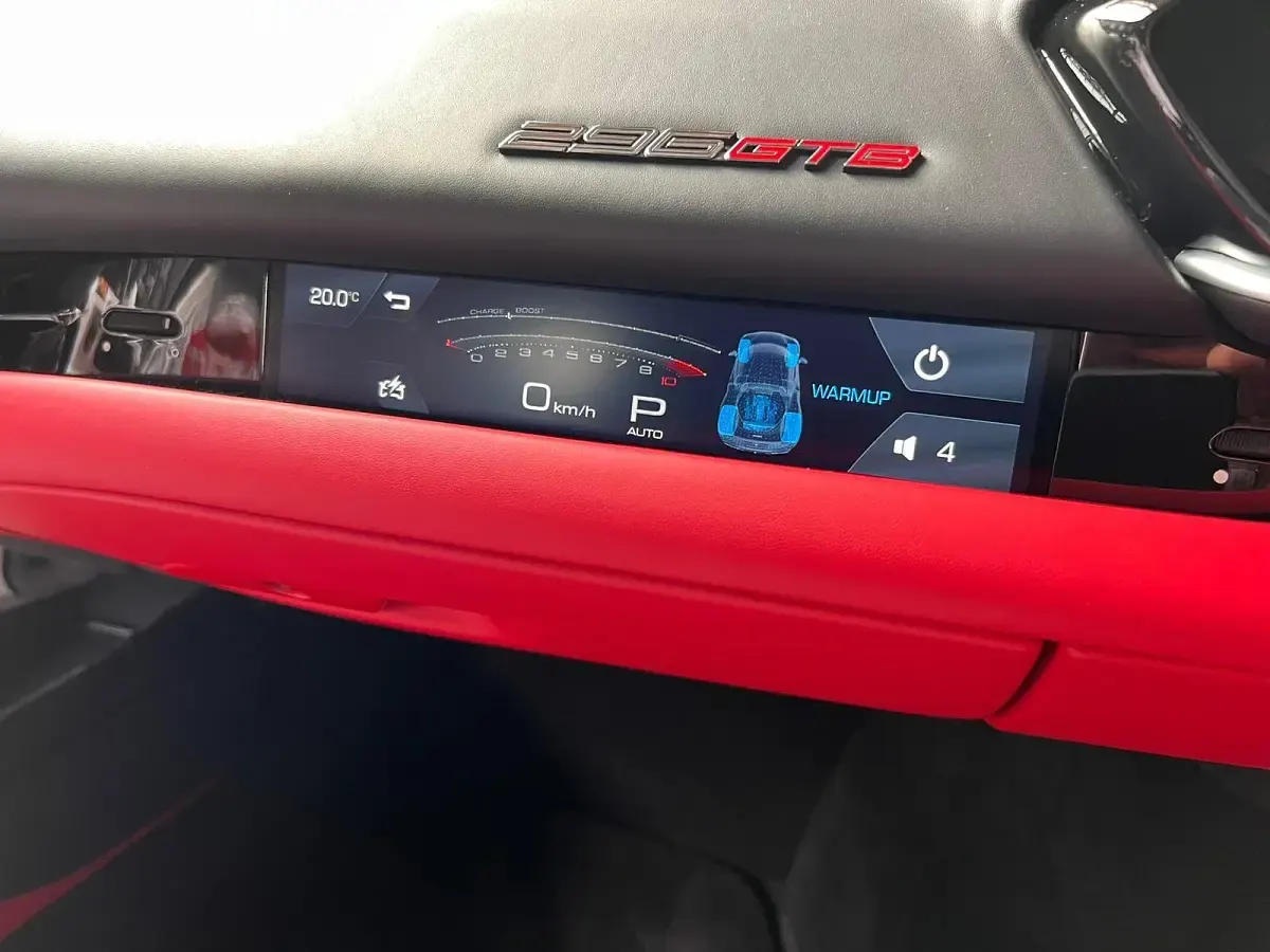 Gebraucht Ferrari 296 830 PS (610 kW) 2023 Rot Coupé