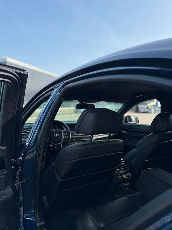Gebraucht BMW 740 326 PS (239 kW) 2010 Blau Limousine