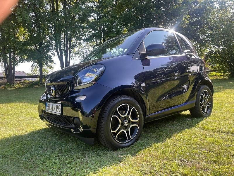 Blau Gebraucht 2018 Smart ForTwo Coupé Prime Kleinwagen | 14.999 € (Teuer) - Bild 1/4