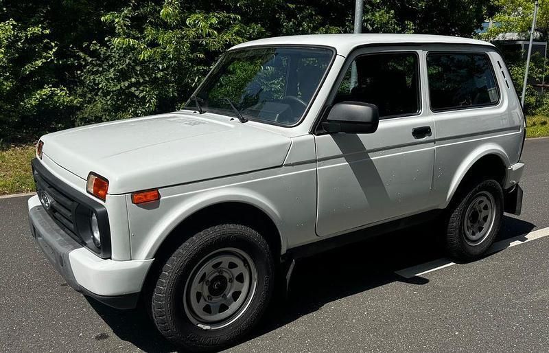 Weiß Gebraucht 2018 Lada Urban SUV | 7.999 € (Superpreis) - Bild 1/4