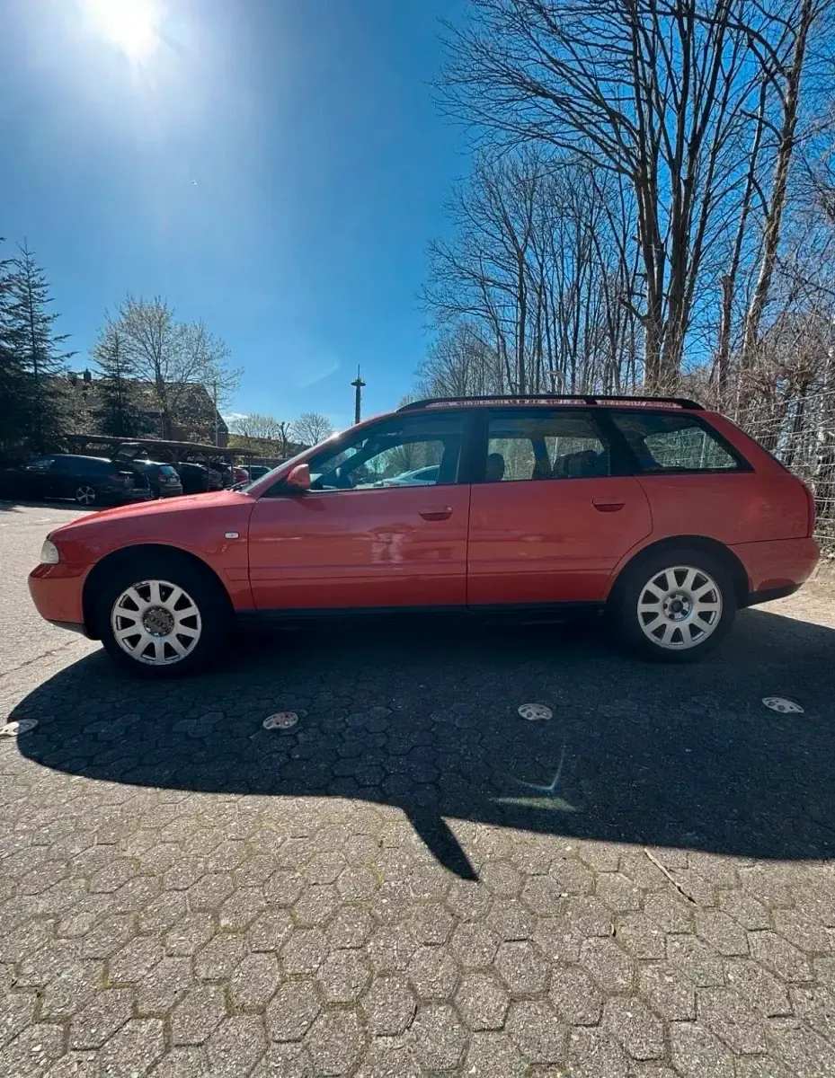 Gebraucht Audi A4 102 PS (75 kW) 2001 Rot Kombi