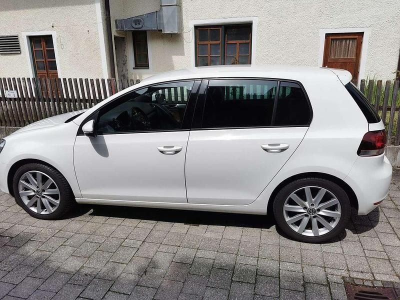 Weiß Gebraucht 2009 VW Golf VI Highline Limousine | 5.100 € (Fairer Preis) - Bild 1/4