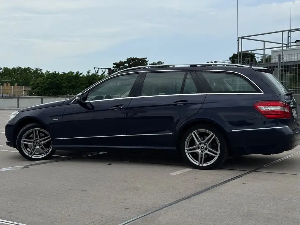 Gebraucht Mercedes E250 204 PS (150 kW) 2011 Limousine