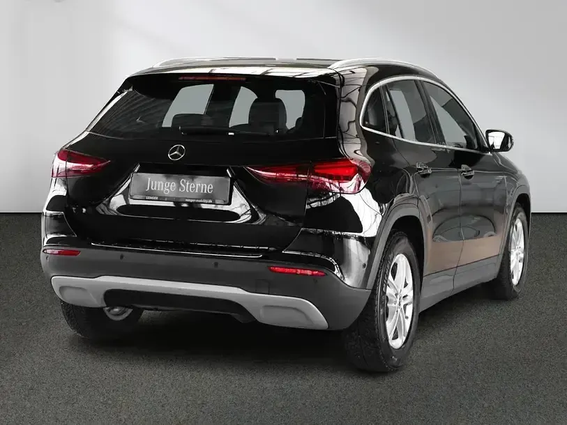 Gebraucht Mercedes GLA200 163 PS (119 kW) 2024 Schwarz SUV