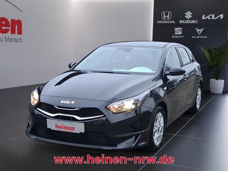 Schwarz Gebraucht 2024 Kia Ceed Vision Limousine | 20.980 € (Superpreis) - Bild 1/4