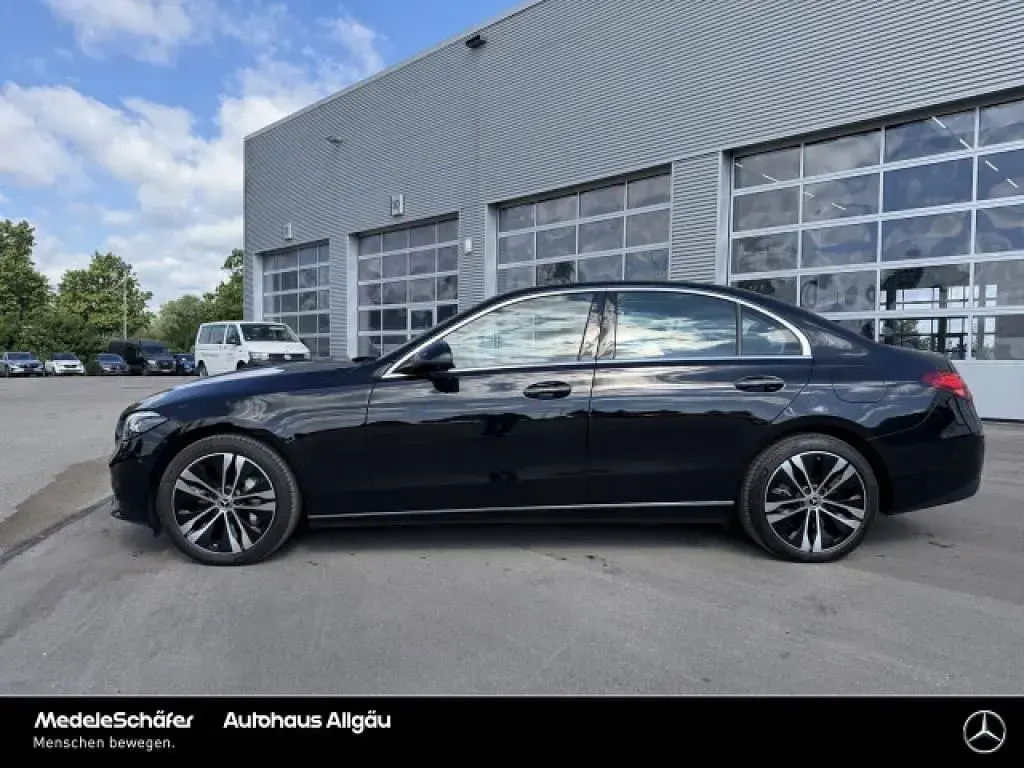 Gebraucht Mercedes E300 204 PS (150 kW) 2023 Obsidianschwarz (metallic) Limousine