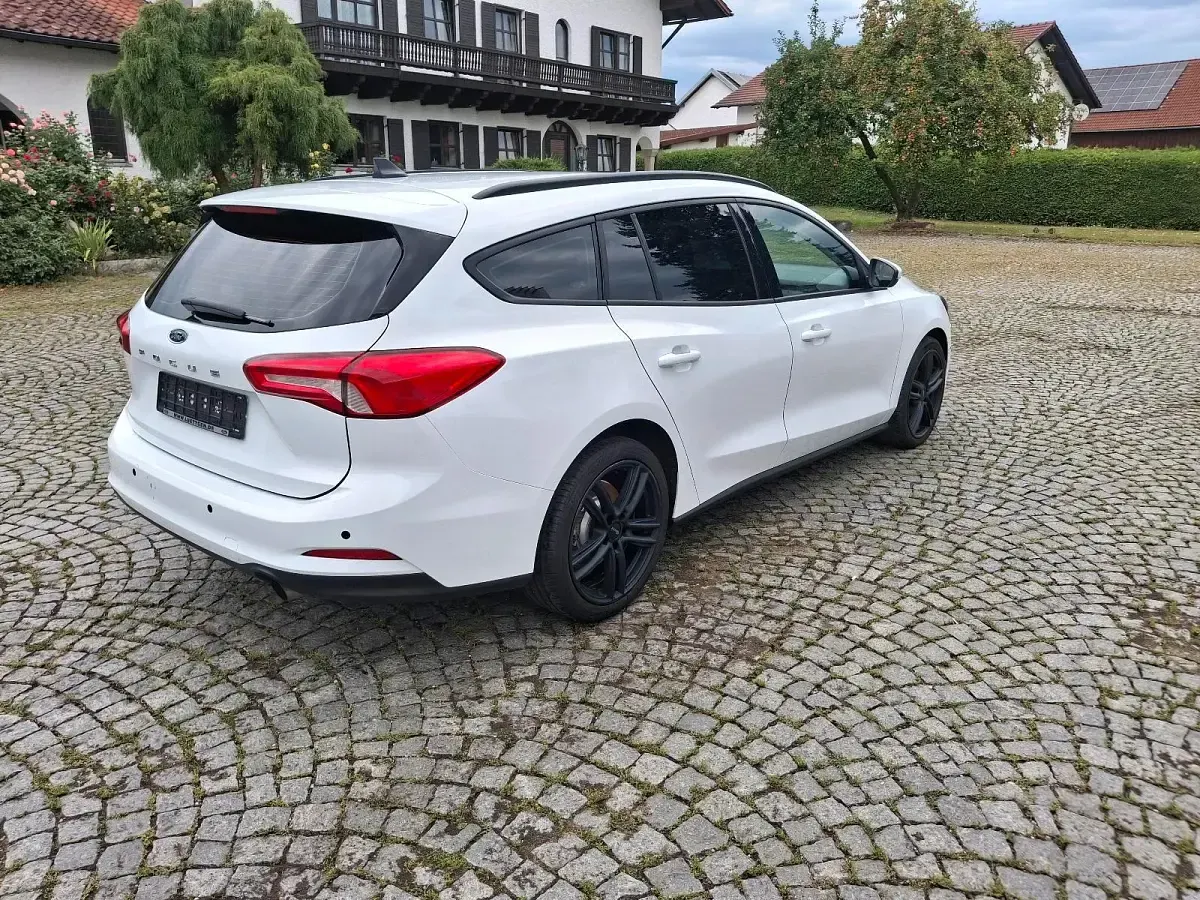 Gebraucht Ford Focus 120 PS (88 kW) 2020 Weiß Kombi