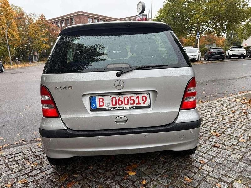 Usado Mercedes A140 Classic 82 HP (60 kW) 2003 Prateado Sedan