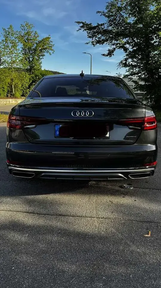 Gebraucht Audi A4 S-Line 190 PS (139 kW) 2019 Grau Limousine