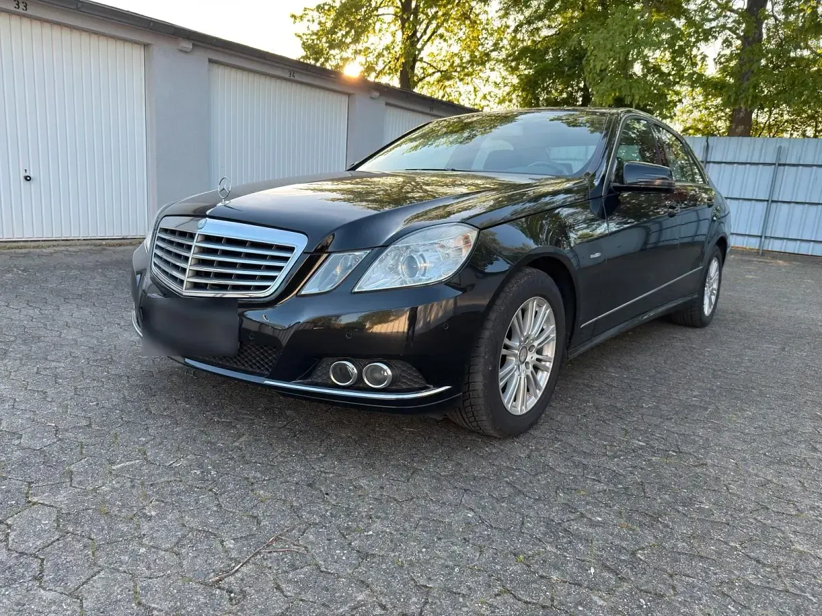 Second-hand Mercedes E250 204 CP (150 kW) 2010 Negru Berlinǎ